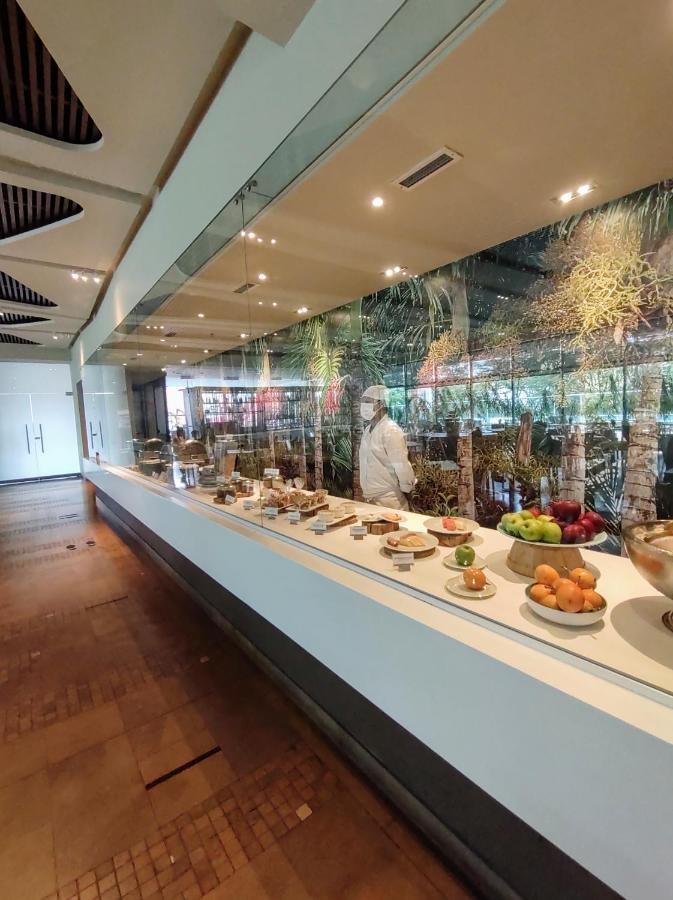 Estelar Villavicencio Hotel & Centro De Convenciones Εξωτερικό φωτογραφία The buffet at the lounge