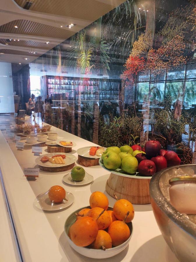 Estelar Villavicencio Hotel & Centro De Convenciones Εξωτερικό φωτογραφία A buffet at a hotel
