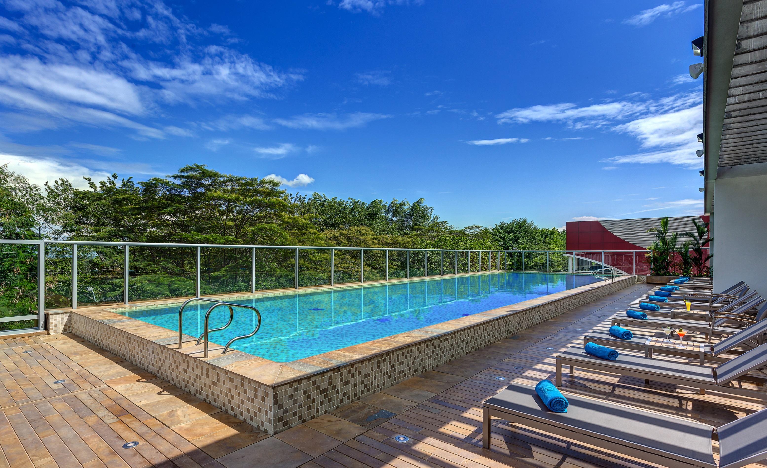 Estelar Villavicencio Hotel & Centro De Convenciones Εξωτερικό φωτογραφία The swimming pool at the hotel