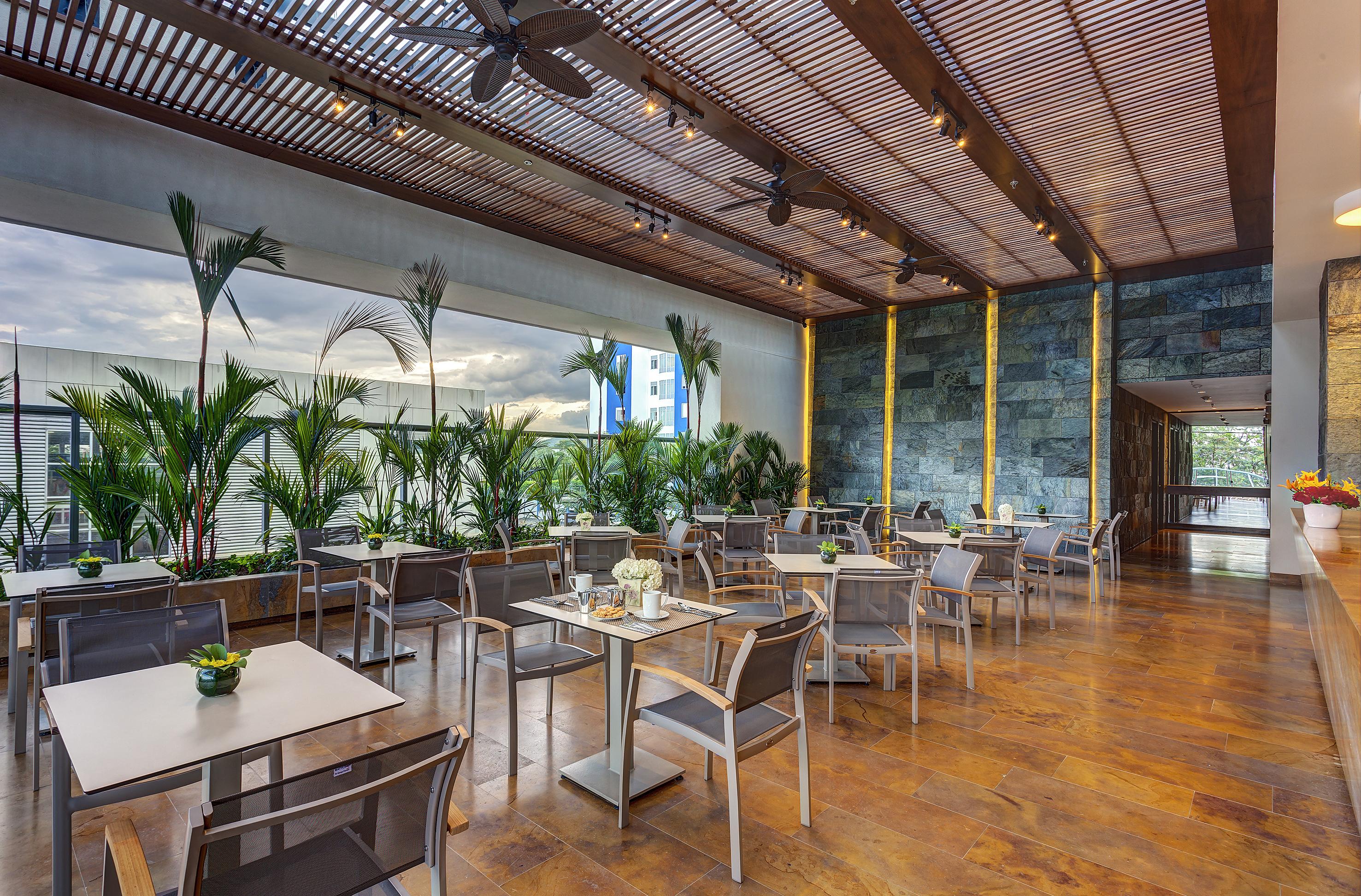 Estelar Villavicencio Hotel & Centro De Convenciones Εξωτερικό φωτογραφία The interior of the restaurant