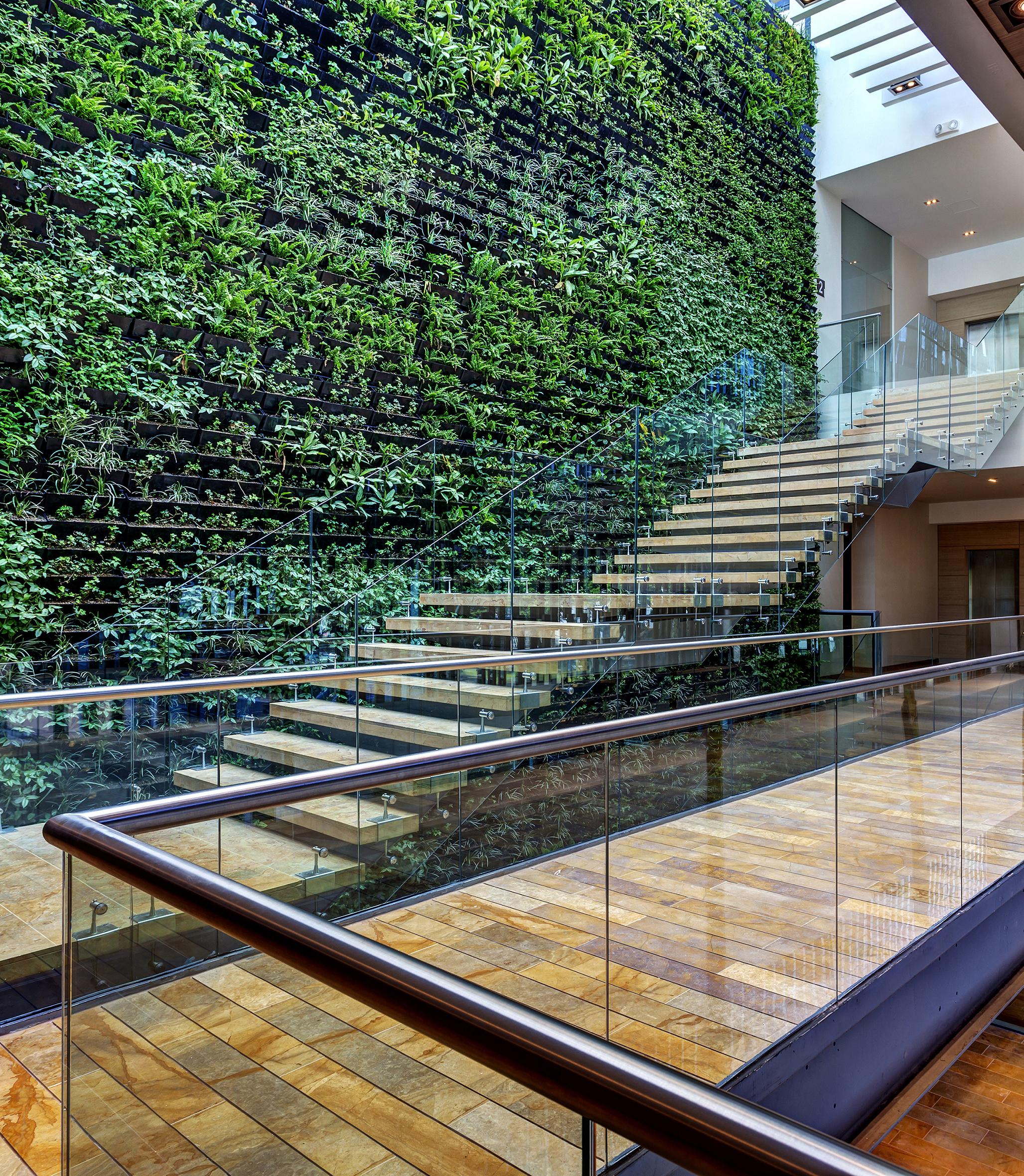 Estelar Villavicencio Hotel & Centro De Convenciones Εξωτερικό φωτογραφία The green wall at the Westin