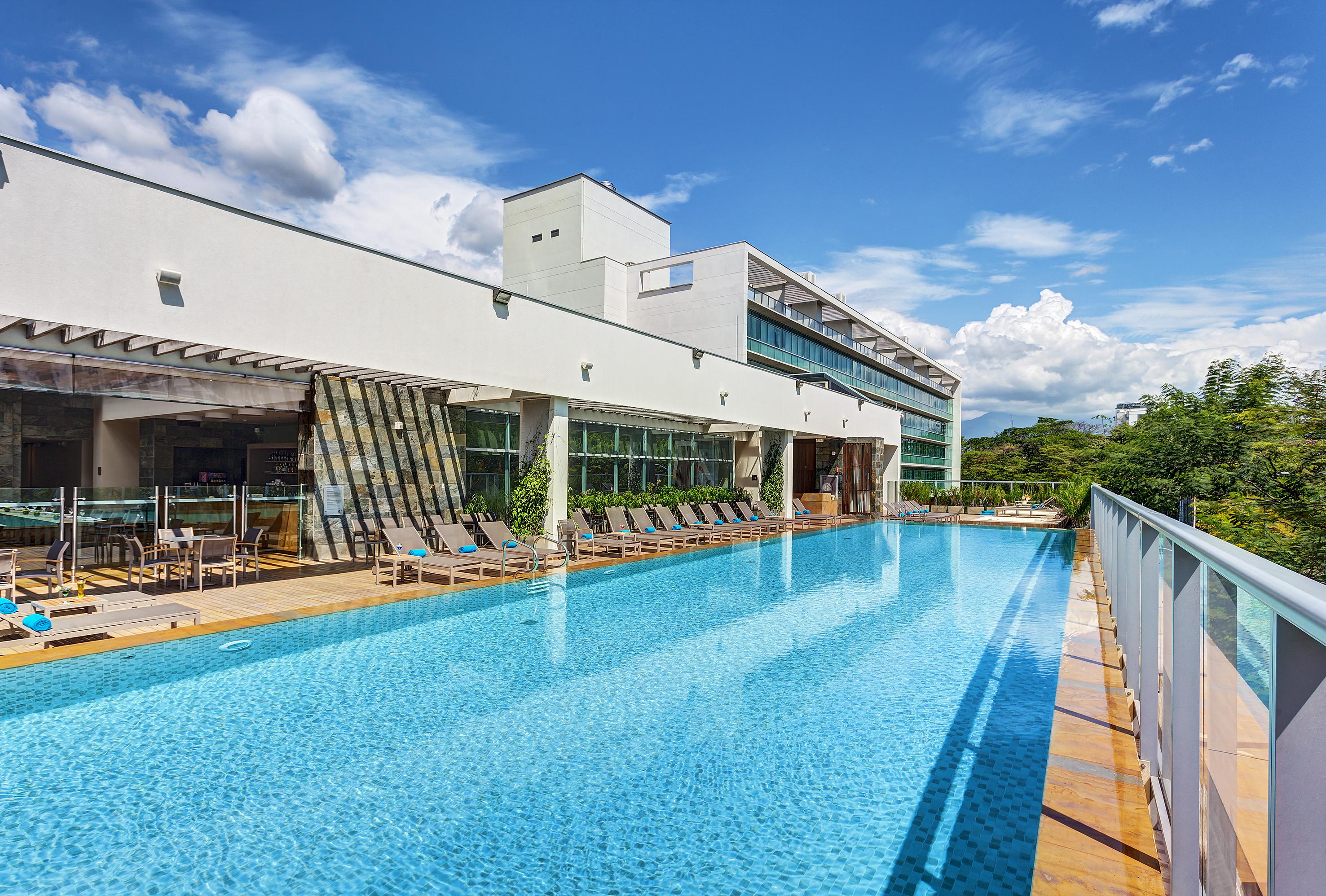 Estelar Villavicencio Hotel & Centro De Convenciones Εξωτερικό φωτογραφία The swimming pool at the hotel