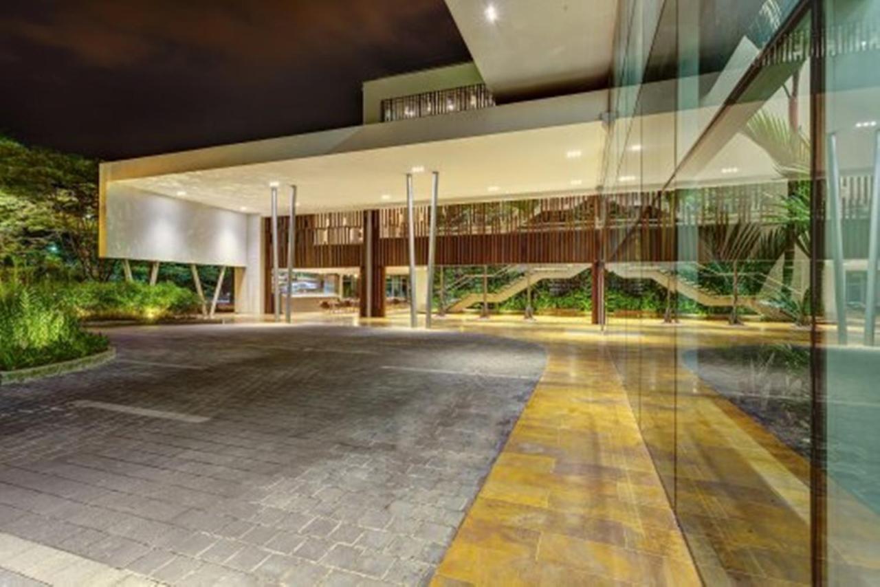 Estelar Villavicencio Hotel & Centro De Convenciones Εξωτερικό φωτογραφία The main entrance of the hotel